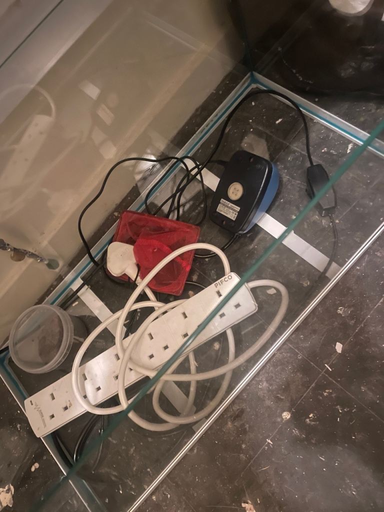 Aquarium Fish Tank with Strip Lighting and Air Pump