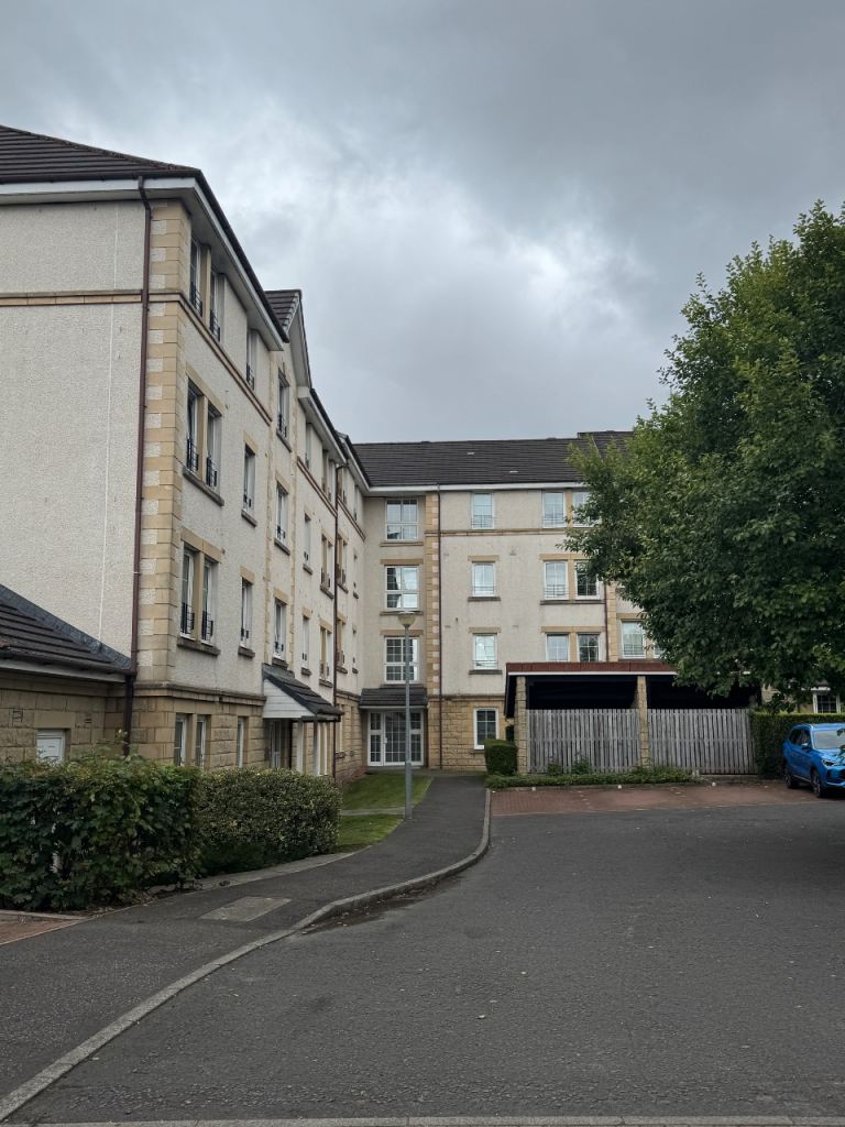  3 bedroom furnished flat in Priorwood Court, Anniesland, G13 1GE 
