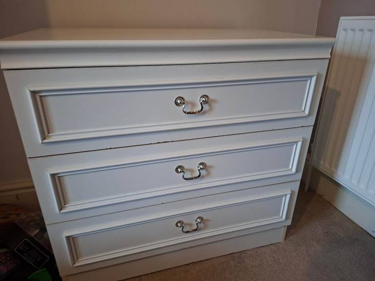 image for ** FREE ** Bedroom Chest of Drawers - White