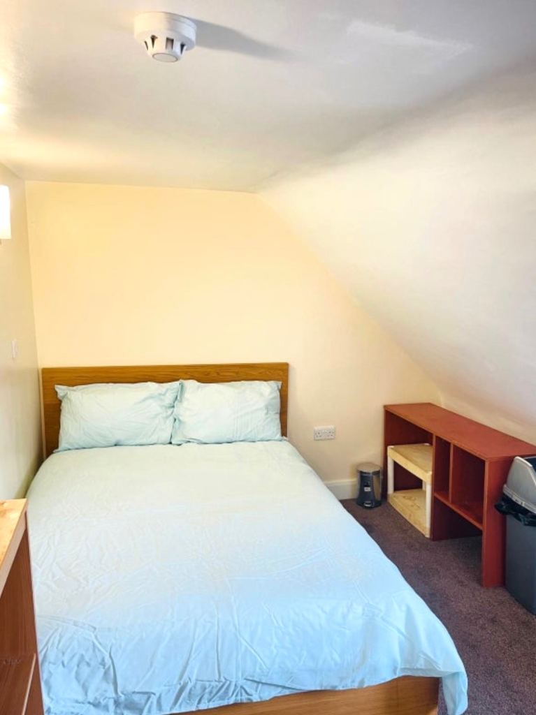 (Not a studio)Double room including bills for single occupancy or couple Postcode UB8 2JU 
