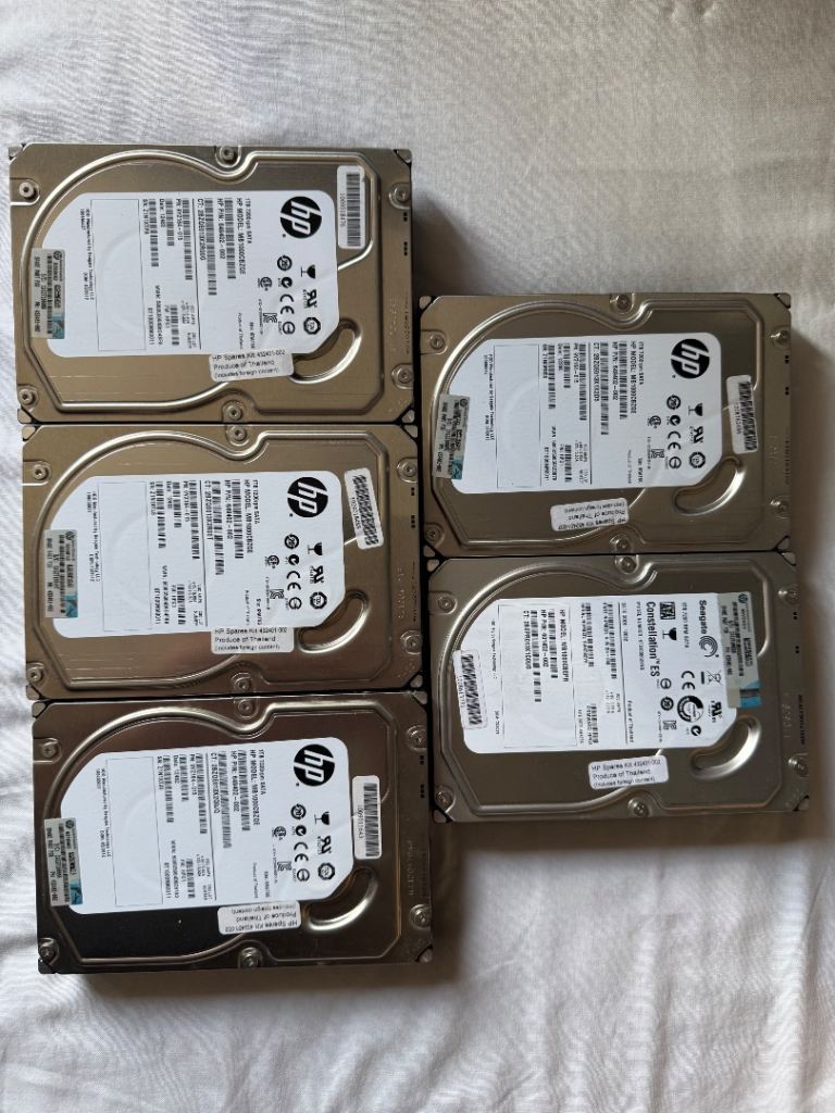 4x HP 1tb 7200 rpm sata HDD - 1x Seagate 1tb 7200 rpm sata HDD