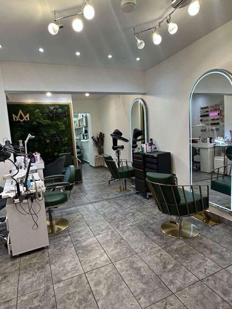 Hairdresser Chair For RENT