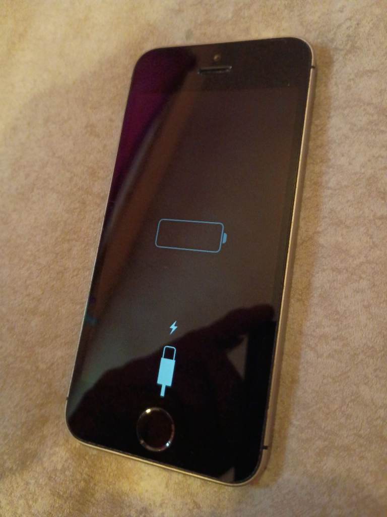 Apple iPhone SE (1st Gen) Silver – Good Condition