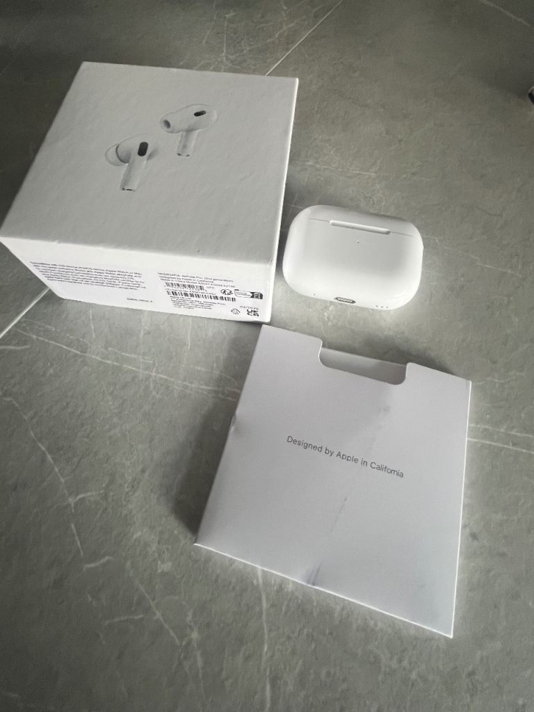 Apple AirPods Pro (2nd Gen) Charging Case - NEW