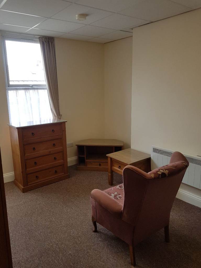 Large Clean, Semi Self contained Room in Beeston Leeds 11