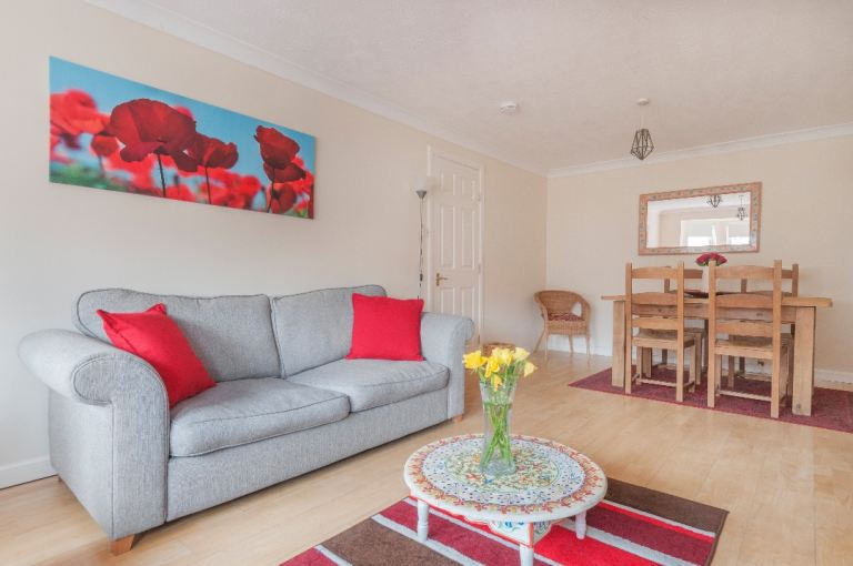 Lovely central Edinburgh, 2 double bed flat with parking & ensuite