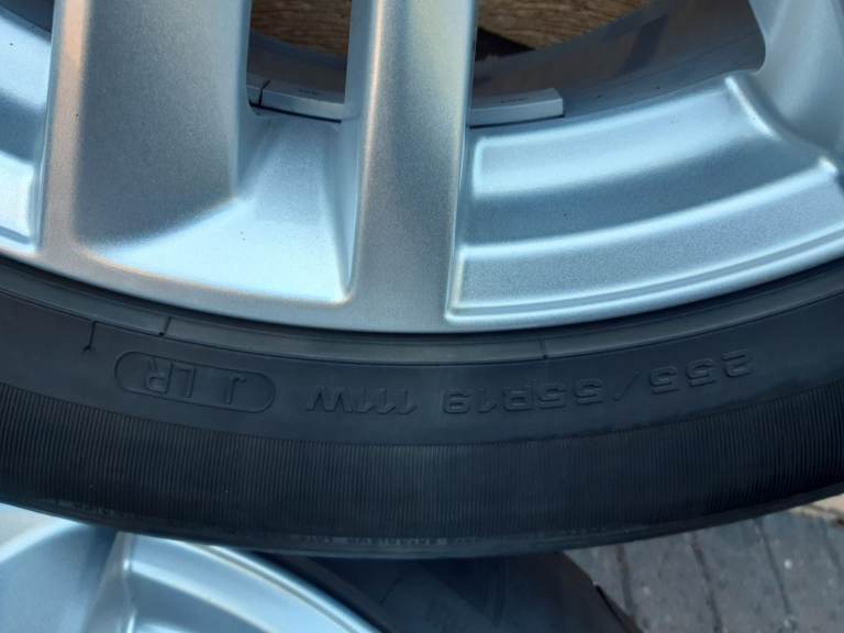 JAGUAR F-PACE ALLOY WHEELS & TYRES