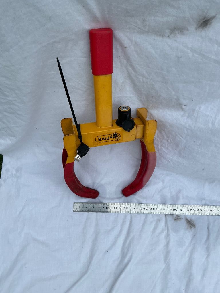 Caravan or Trailer wheel lock
