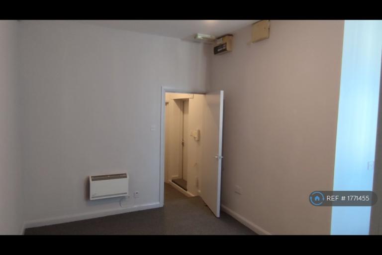 1 bedroom flat in Westminster Road, Liverpool, L4 (1 bed) (#1771455)