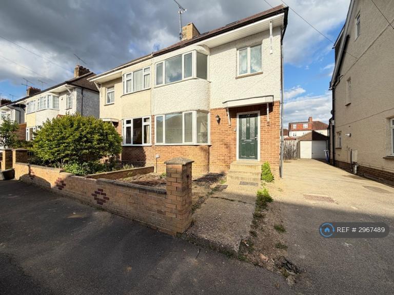 5 bedroom house in Jubilee Road, Aldershot, GU11 (5 bed) (#2967489)