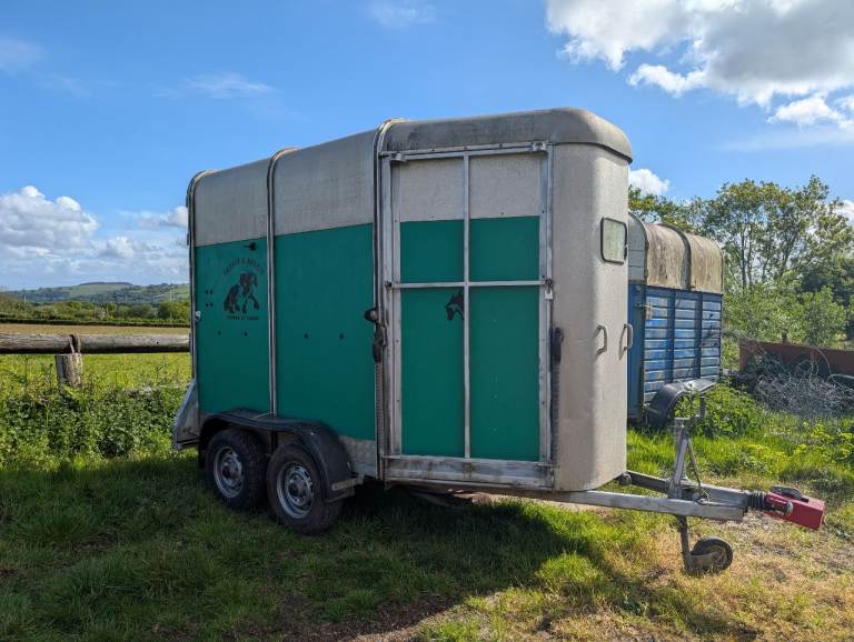 Horse trailer 