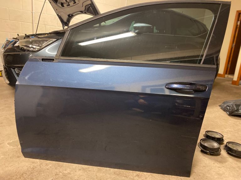 VW GOLF GTD GTI R  MK7.5 Mk7 passenger side front door complete in  LH5Xp paint code  complete 