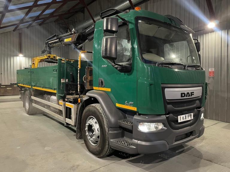 2015 DAF LF 55.220 18T DROPSIDE WITH HMF 1420-K2 FOLD AWAY CRANE