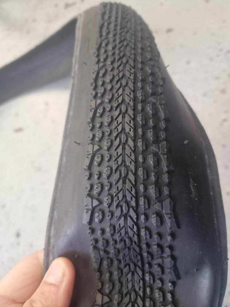Donnelly M50 Bike Tyre  700x 40– As Good As New