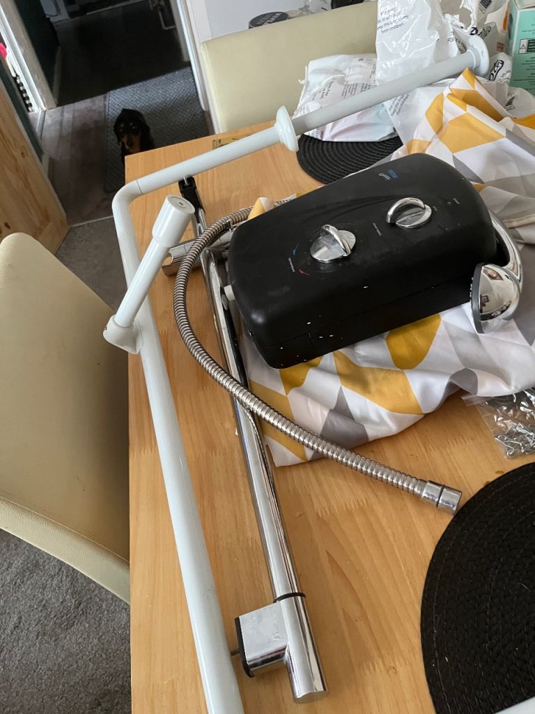 Triton Enrich Electric Shower Unit - Black, Good Condition