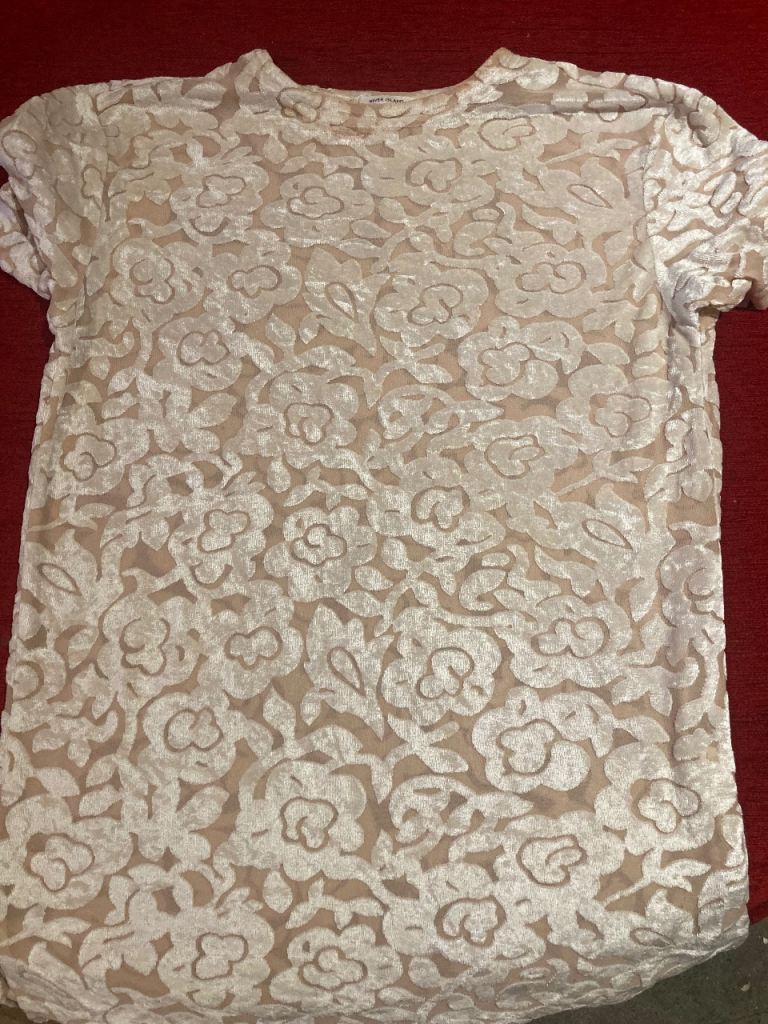 Lovely Floral Patterned Top – Good Condition