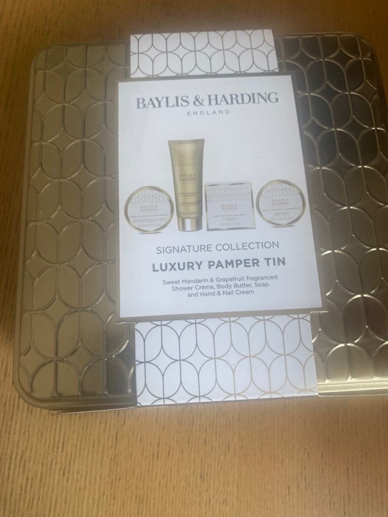 Baylis and Harding toiletry set
