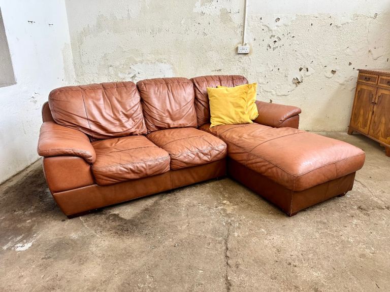 Leather Corner Sofa (DELIVERY AVAILABLE)