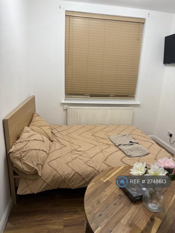 Studio flat in East Lane, Wembley, HA0 (#2748613)