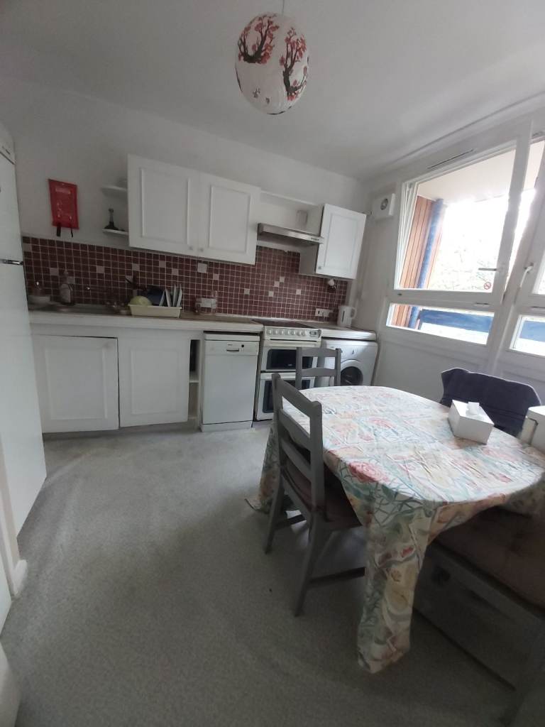 4 Bed Flat * Oval Station * Central London