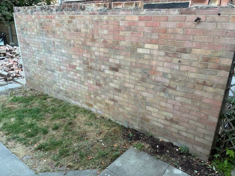 FREE ~2500 Reclaimed LBC Phorpres Bricks
