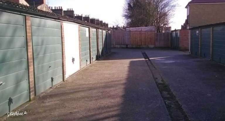 Garage to rent in London (N17) | Stashbee