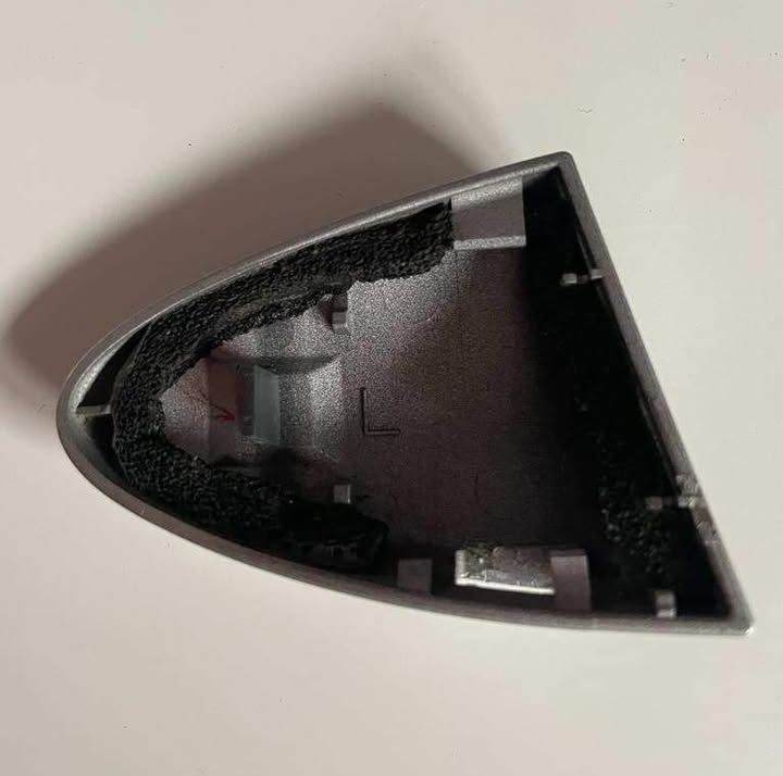 Lexus IS - Passenger / left Side - Locker cap