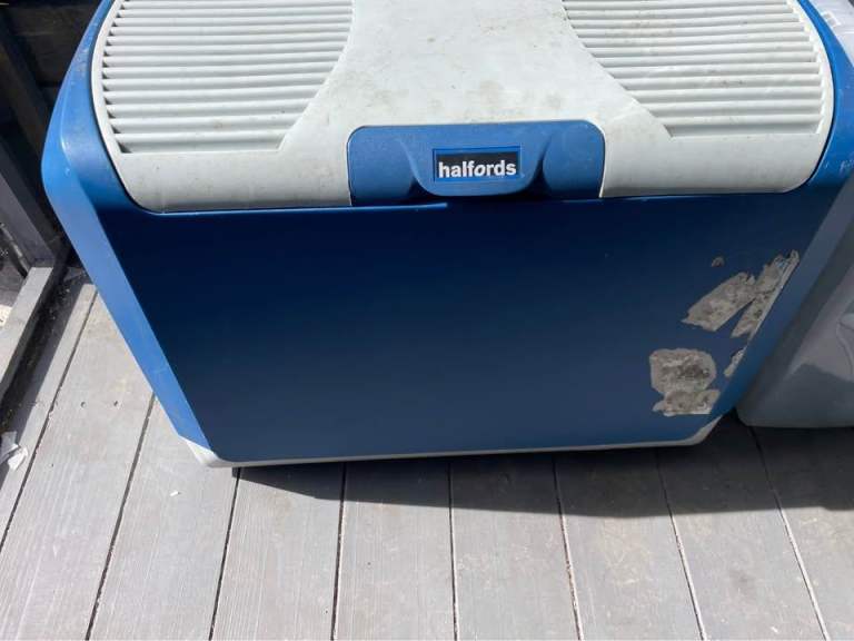 Halfords 24L Electric Cool Box – Blue, Fair Condition