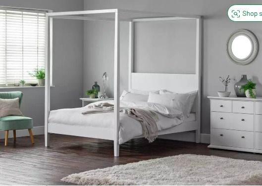 White four poster bed