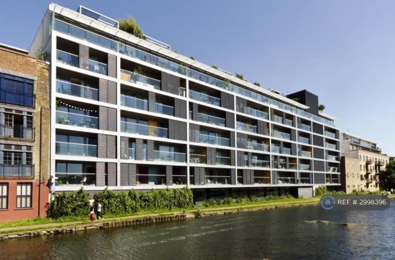 2 bedroom flat in Copperfield Road, London, E3 (2 bed) (#2998396)