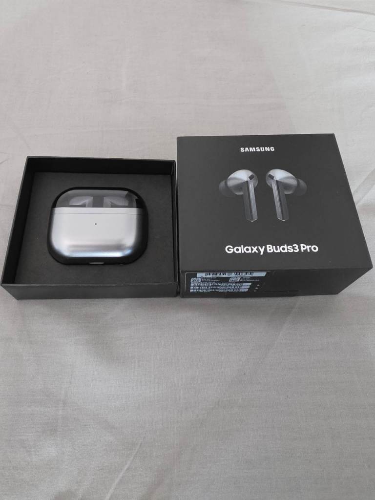 Samsung Galaxy Buds 3 Pro - Lightly Used with Original Box