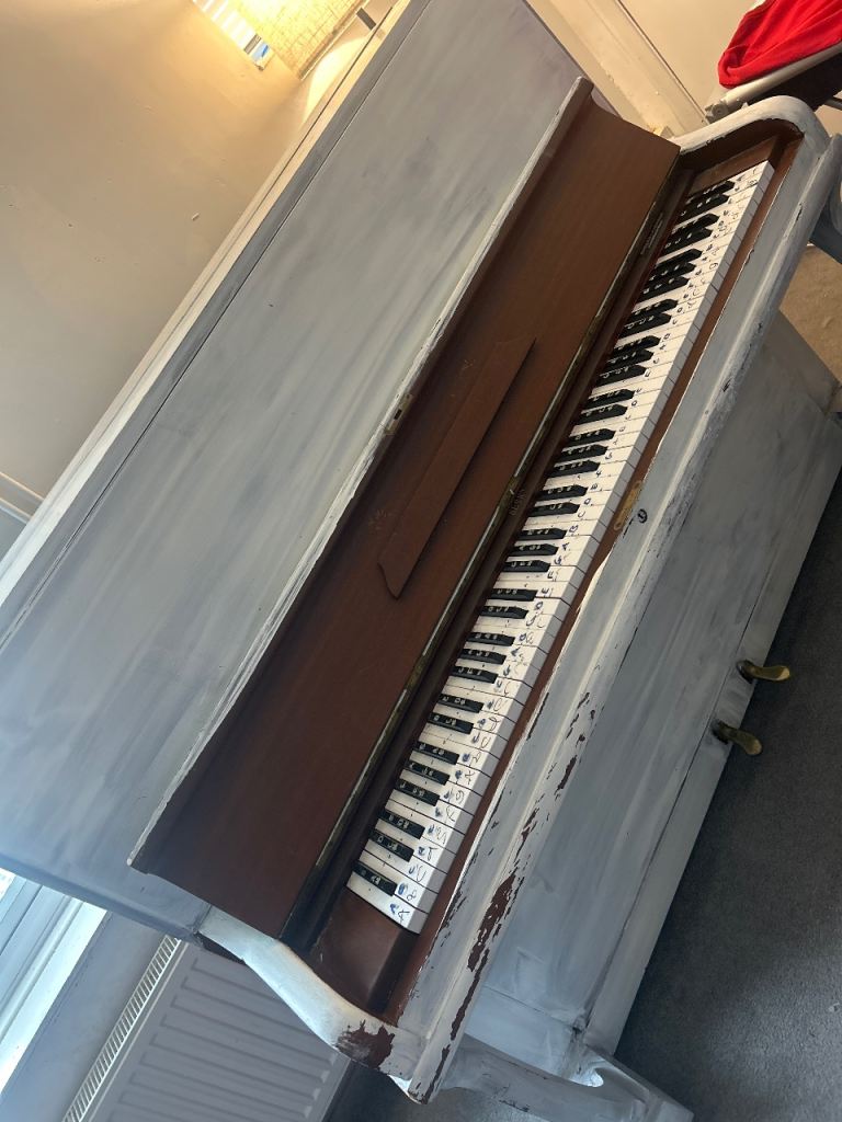 Upright berry piano 