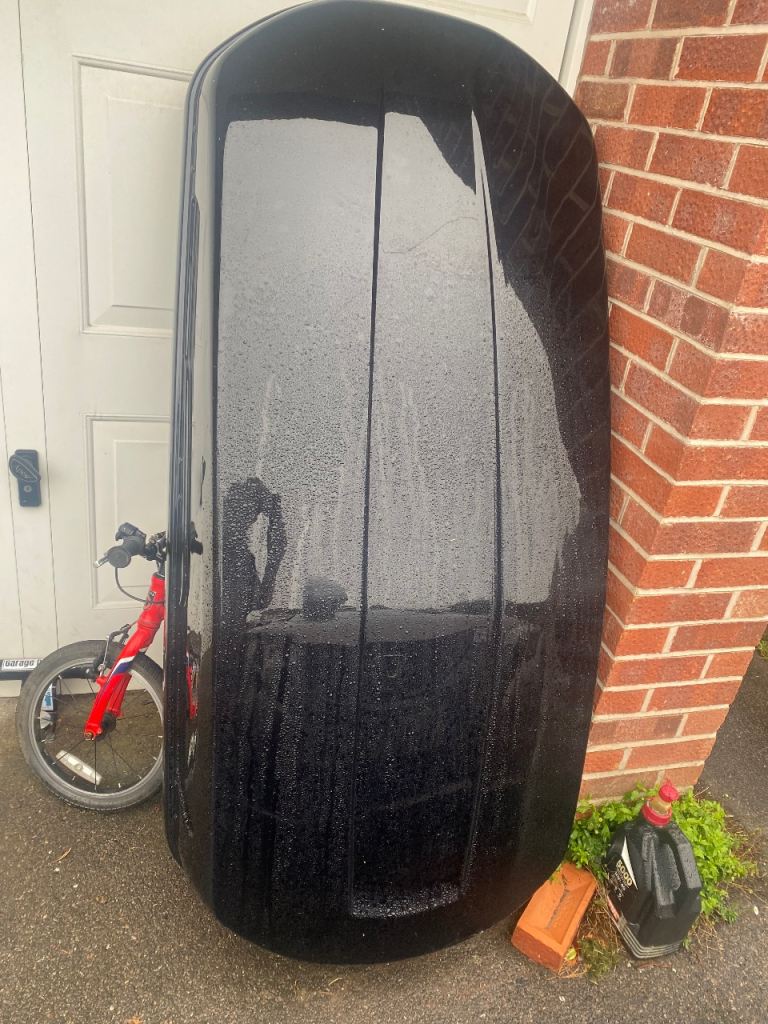 Halfords Advanced / Exodus 470 roof box, made by Thule 