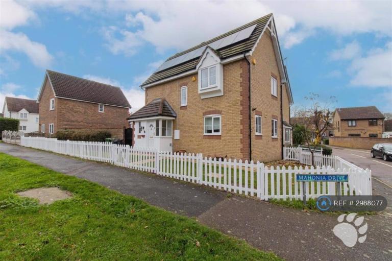 4 bedroom house in Nightingales, Langdon Hills, Basildon, SS16 (4 bed) (#2988077)