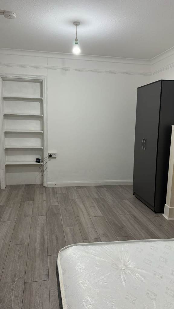 Big Size Double Room to Let in London Road, SS12 0AN, Wickford