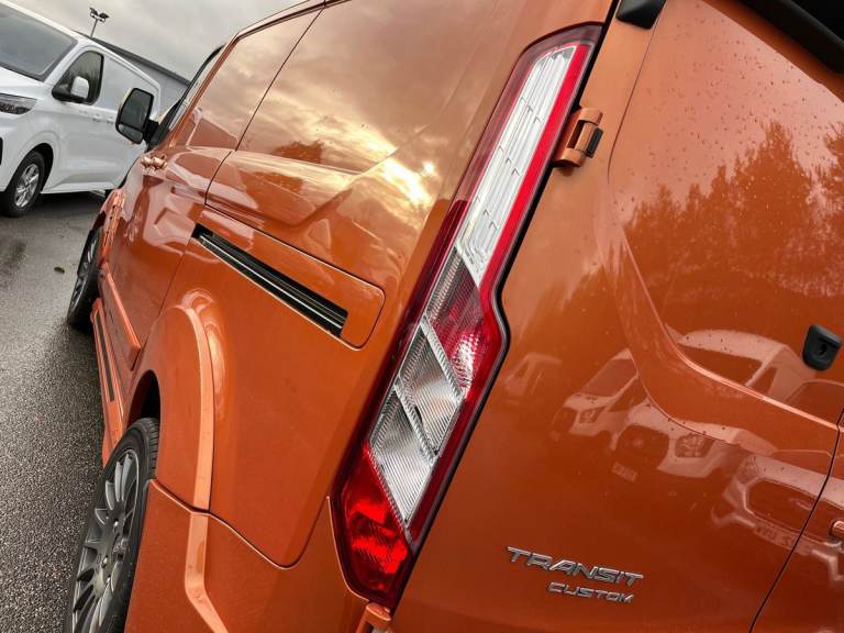 2023 Ford Transit Custom 2.0 EcoBlue 170ps Low Roof Limited Van Van DIESEL Manual