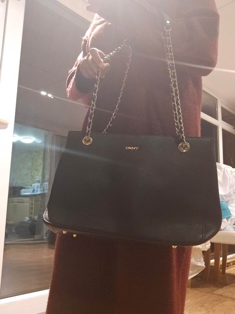 DKNY can anyone repair this? If so take it it fix it