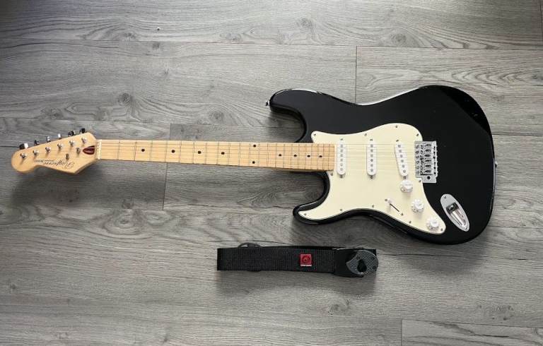 Left handed Electric Guitar – Black, Good Condition