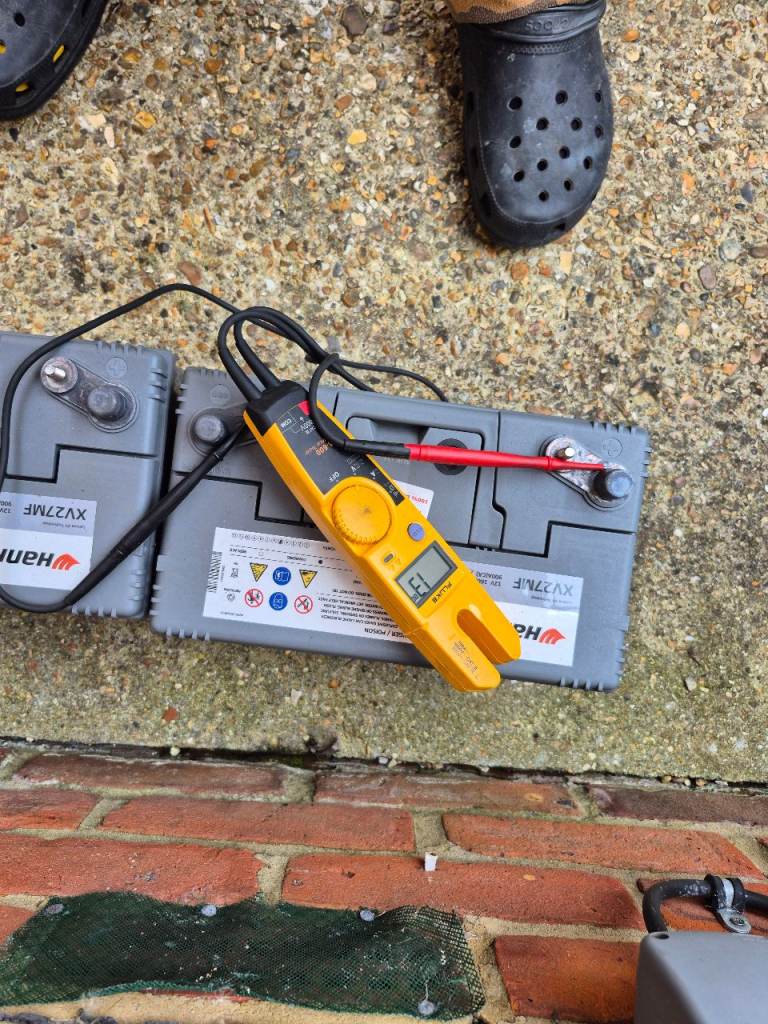 Two Hankook XV27 dual pole 90A batteries 