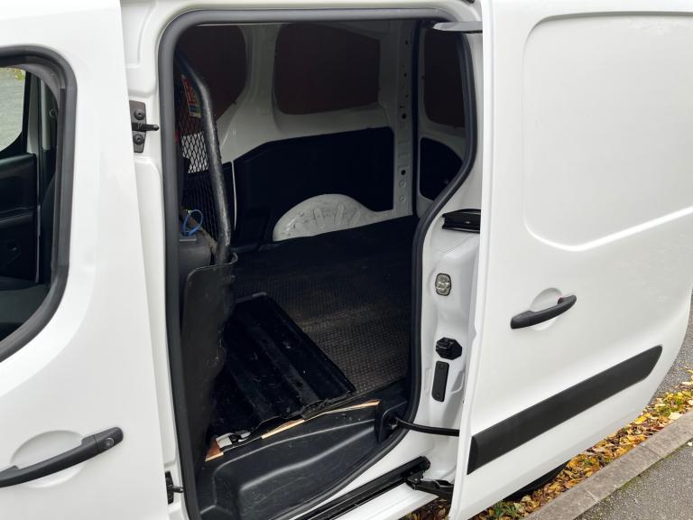 2018 68 PEUGEOT PARTNER 1.6 BLUEHDI 651 SE L1 H1 WHITE PANEL VAN 1 OWNER FSH