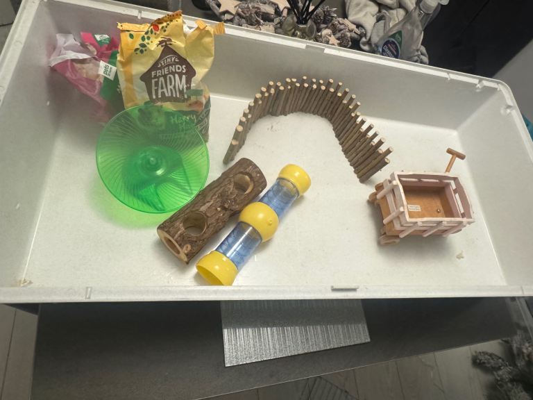 Extra large hamster/ rodent cage with accessories and food wheel tunnel 