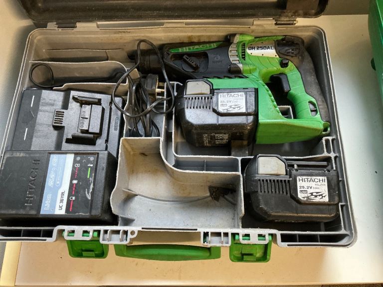 Hitachi DH25DAL SDS CORDLESS Drill, plus 2 fully working 3ah Batteries 