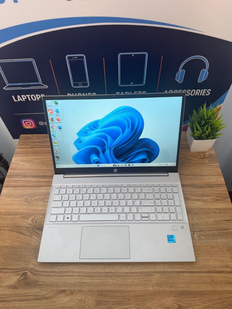 Like New HP Pavilion 15 Touchscreen | 16gb ram 512gb SSD | Intel Core i3-11th | Very Fast Laptop 