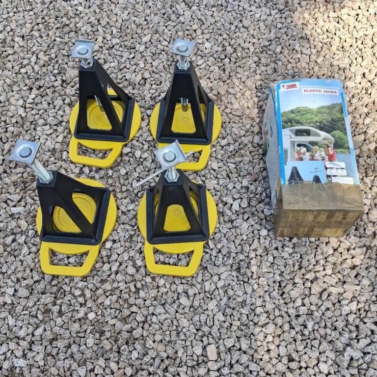 Fiamna Plastic Jacks & Plates