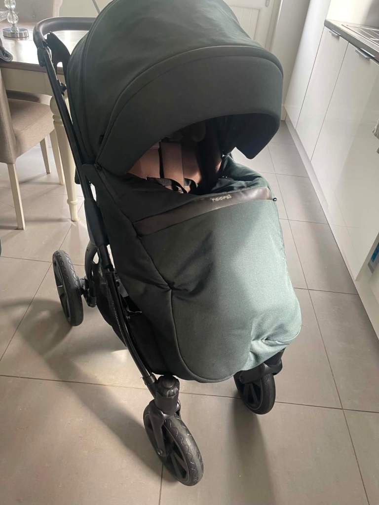 Noordi Luno All Trails 3 in 1 travel system in forest green. 