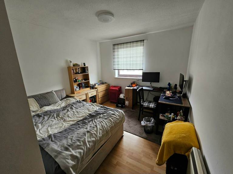 Room to Rent – Oxford Street, Glasgow – Available 1st June, Close to City Centre