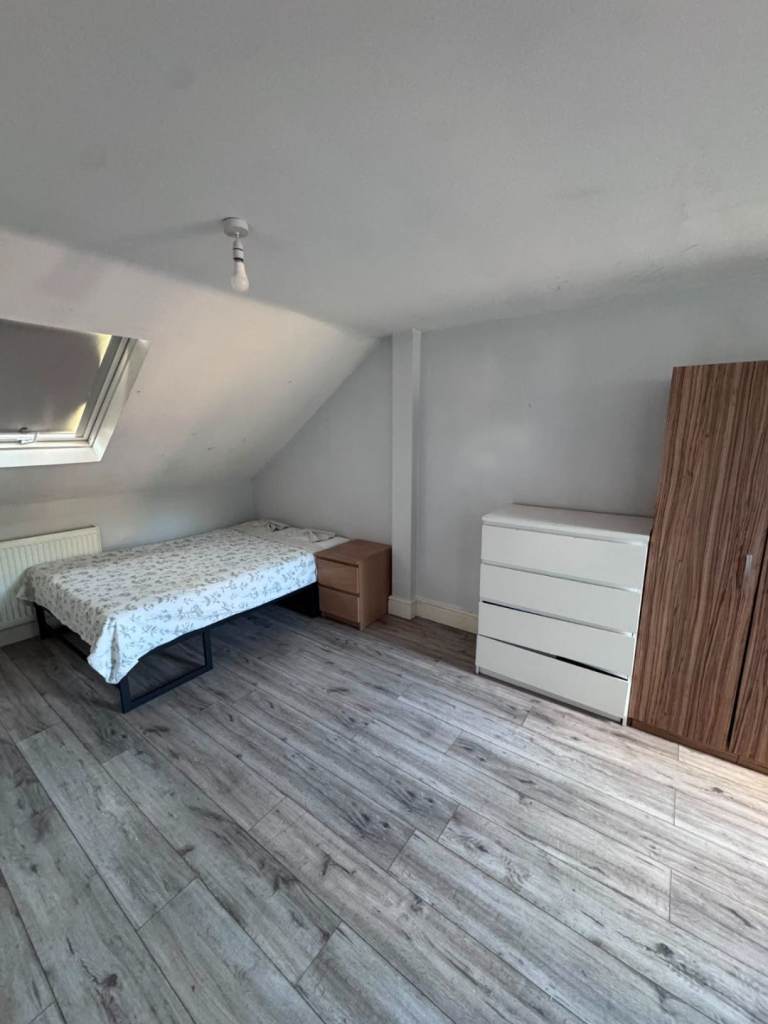 🌺LARGE DOUBLE ROOM – SEVEN SISTERS, N15 | COUPLES WELCOME £1050 PCM | NO DEPOSIT 