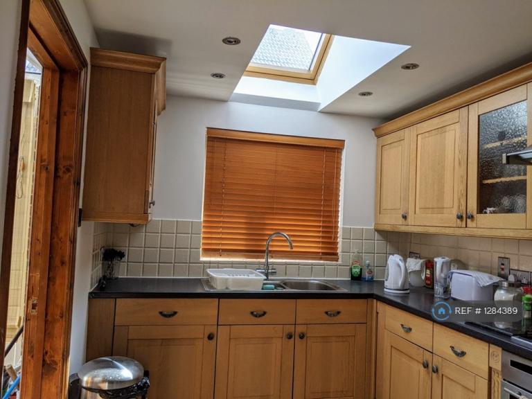 1 bedroom in Fulmer Road, London, E16 (#1284389)