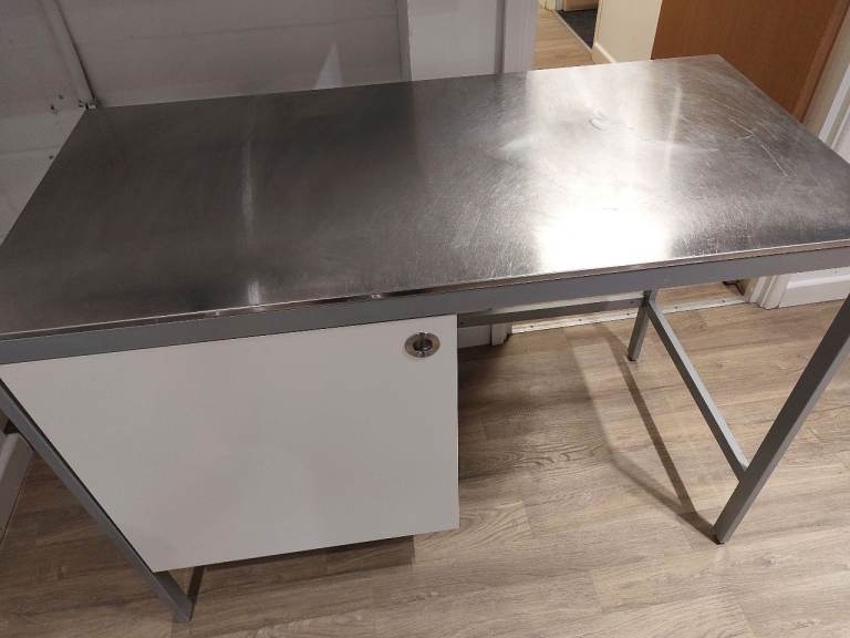 Stainless steel catering table