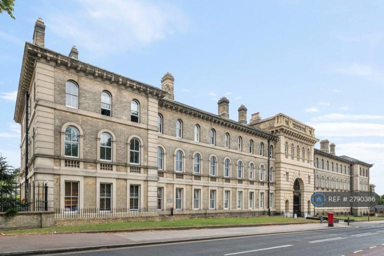 1 bedroom flat in Galton House, London, SE18 (1 bed) (#2790386)